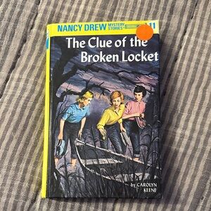 Nancy Drew 'The Clue of the Broken Locket' Book